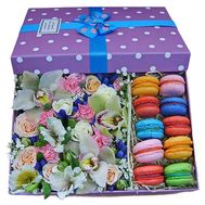 Flowers and macaroons