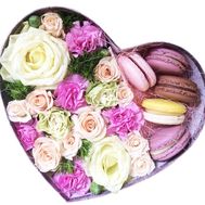 Flowers and macaroons in a box