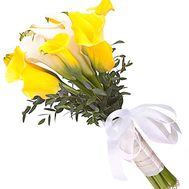 Bouquet of yellow and white callas