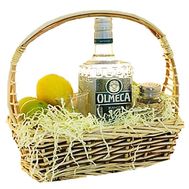 Basket for a man with a tequila