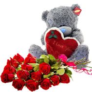 Bear with a bouquet of roses