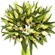 Chic bouquet of lilies