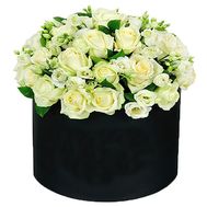 Composition in a round box