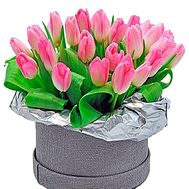 Hat box with tulips