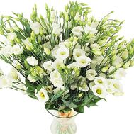 Large bouquet of white eustoma