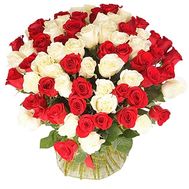 Large bouquet of roses of two colors