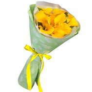 Bouquet of yellow callas
