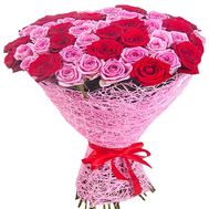 Bouquet of red and pink roses