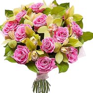 Bouquet for the anniversary of the woman
