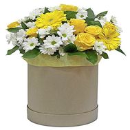 Bouquet in a hat box to buy