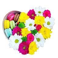 Box of flowers with macaroons