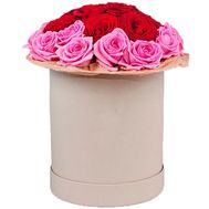 Red and pink roses in a hat box