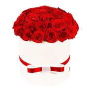 Red roses in a white hat box