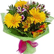 Simple bouquet of flowers