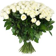 A chic bouquet of white roses