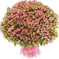 Chic bouquet of bush roses