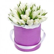 35 white tulips in a hat box