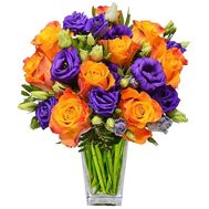 Bouquet of orange roses and eustoma