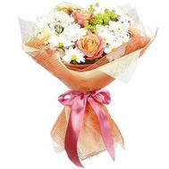 Bouquet of peach roses and chrysanthemums