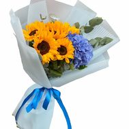 A bouquet of sunflowers and hydrangea