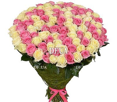 The most chic bouquet of roses