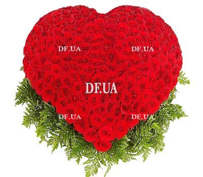 Stunning Heart of Red Roses