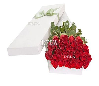 25 импортных роз в коробке