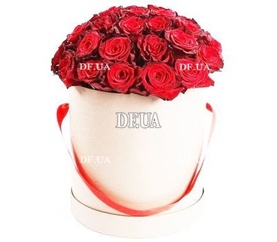 25 roses in a hat box