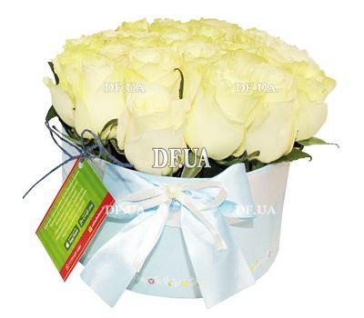 A bouquet of roses in a round box