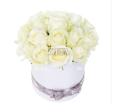 A bouquet of roses in a hat box