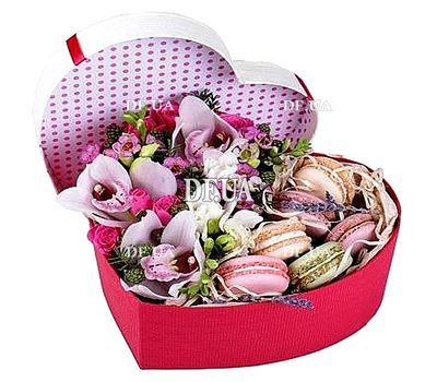 Flowers with macaroons