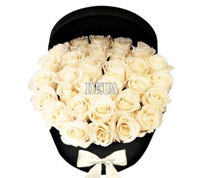 Composition of roses in a round box