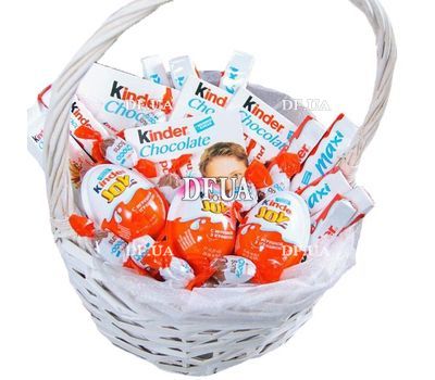 Кошик солодощів кіндер
