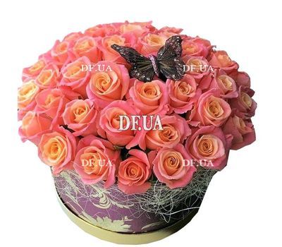 Beautiful round box with roses