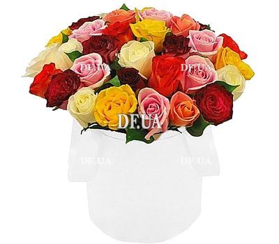 Beautiful roses in a hat box