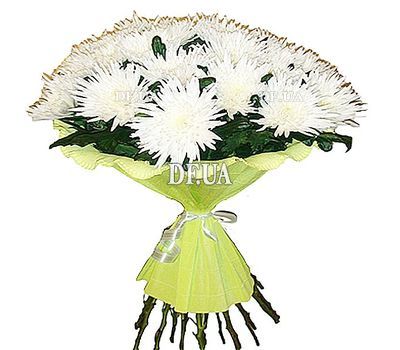 Large bouquet of large white chrysanthemums