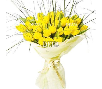 Bouquet of yellow tulips
