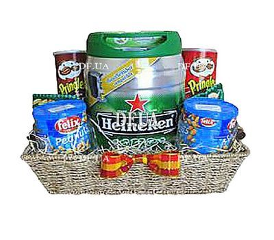 Elite men`s basket with beer