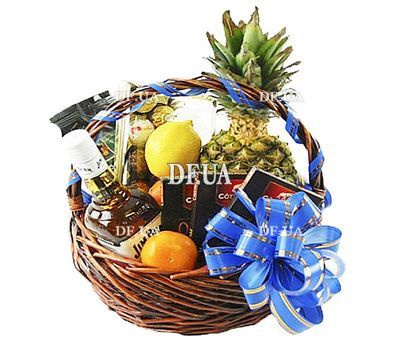 Men`s basket with whiskey