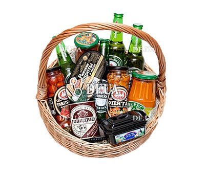 Grocery basket as a gift to a man