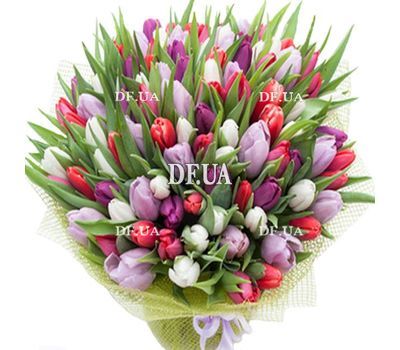 Chic bouquet of tulips