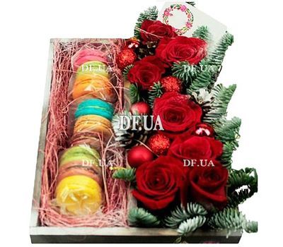 Box for the New Year with macaroons and flowers