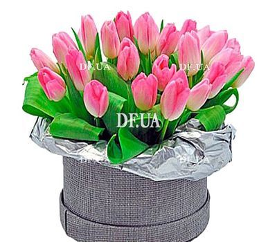 Hat box with tulips