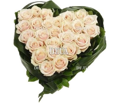 Flower arrangement in the form of a heart