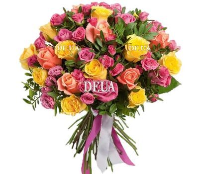Bouquet of large and small roses