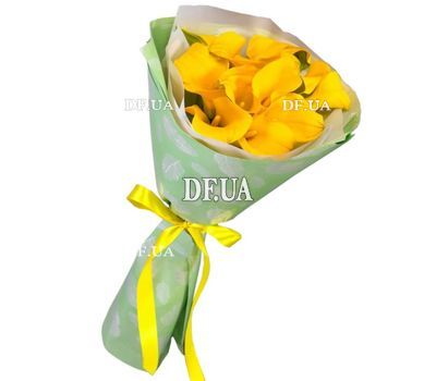 Bouquet of yellow callas