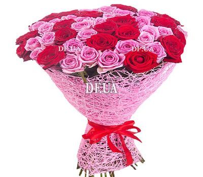 Bouquet of red and pink roses
