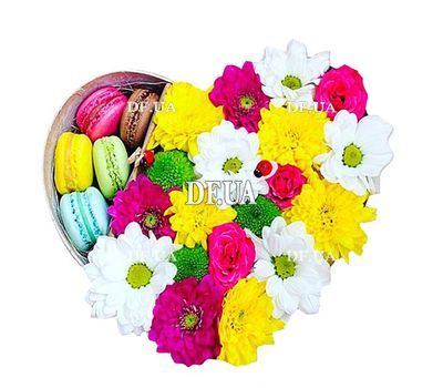 Box of flowers with macaroons