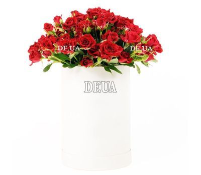 Spray roses in a hat box