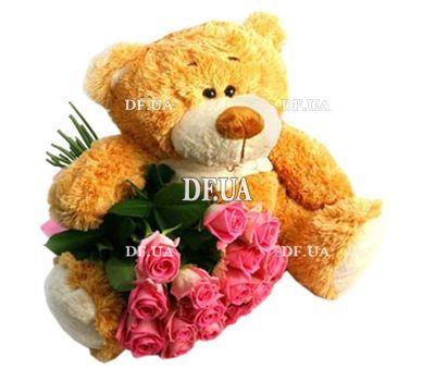 Bear and bouquet of roses